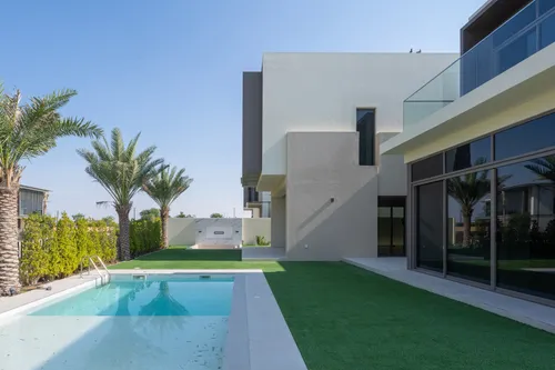 4 Bedrooms Villa in Golf Place 1