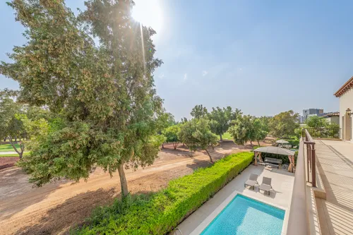 5 Bedrooms Villa in Olive Point