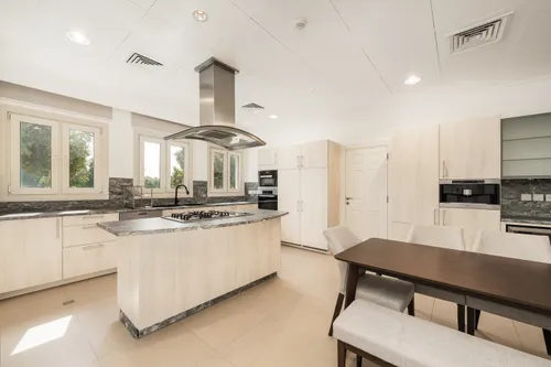 5 Bedrooms Villa in Olive Point