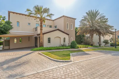 5 Bedrooms Villa in Olive Point