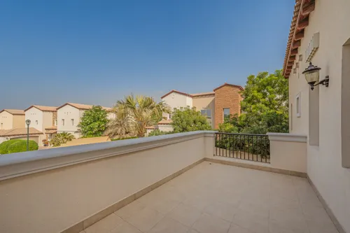 5 Bedrooms Villa in Olive Point