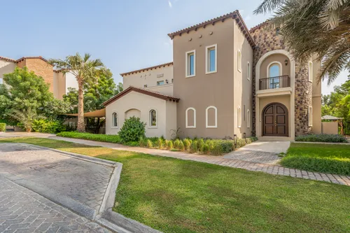 5 Bedrooms Villa in Olive Point