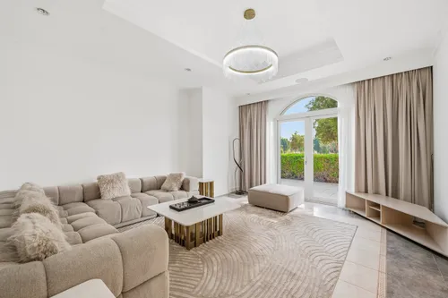 5 Bedrooms Villa in Olive Point