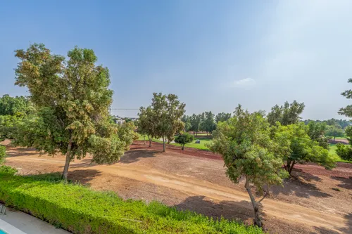 5 Bedrooms Villa in Olive Point