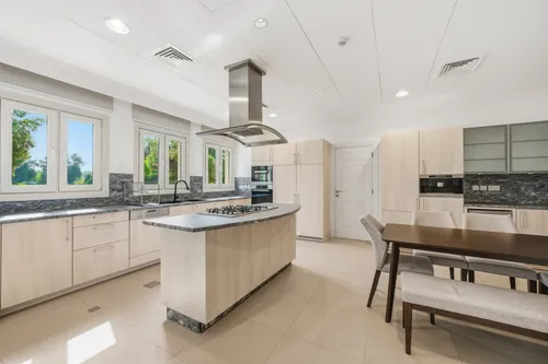 5 Bedrooms Villa in Olive Point