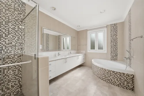 5 Bedrooms Villa in Olive Point