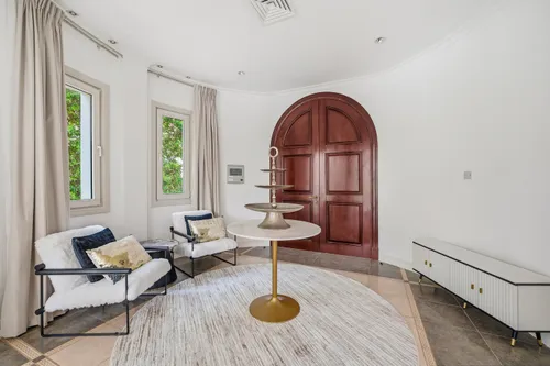 5 Bedrooms Villa in Olive Point