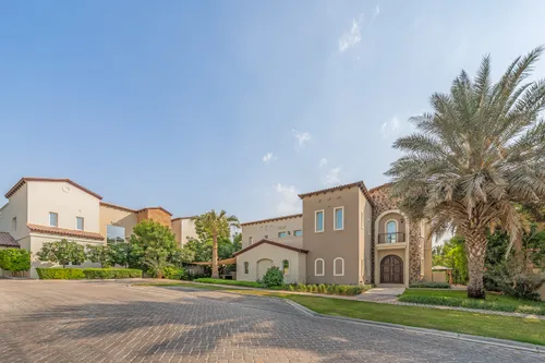 5 Bedrooms Villa in Olive Point