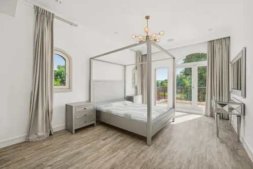 5 Bedrooms Villa in Olive Point