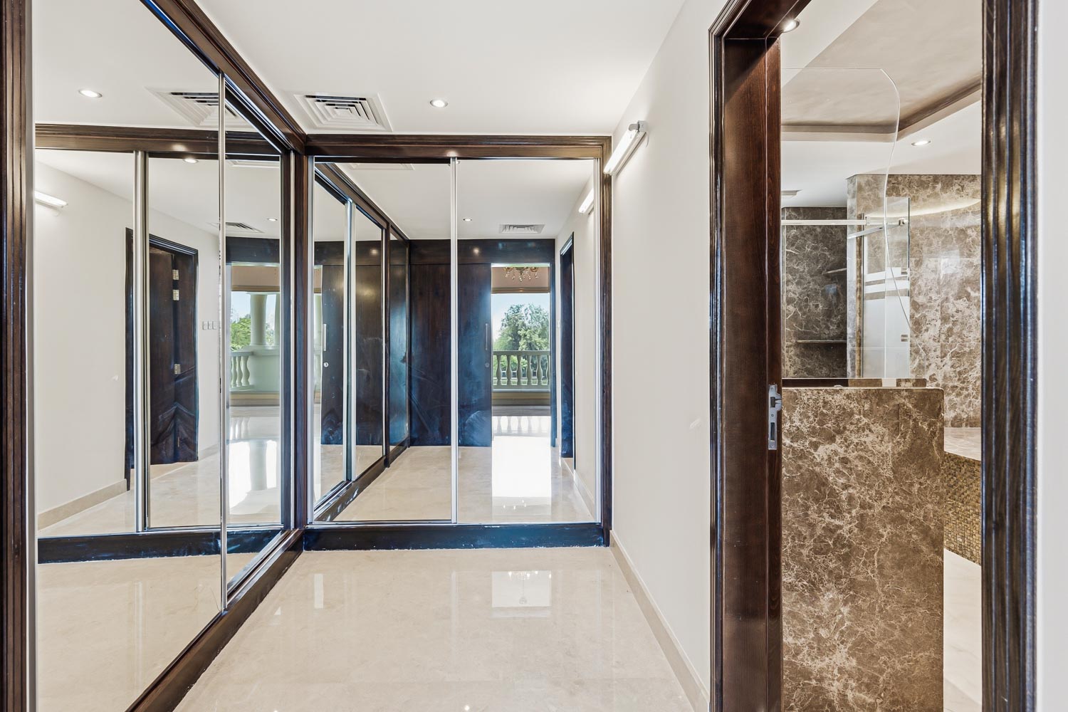 4 Bedrooms Villa in Cluster 11
