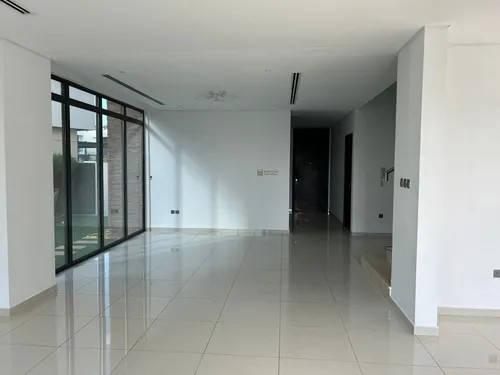 3 Bedrooms Villa in Richmond