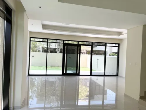 3 Bedrooms Villa in Richmond