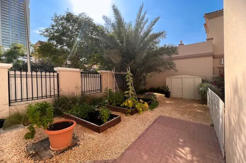 2 Bedrooms Villa in District 9J