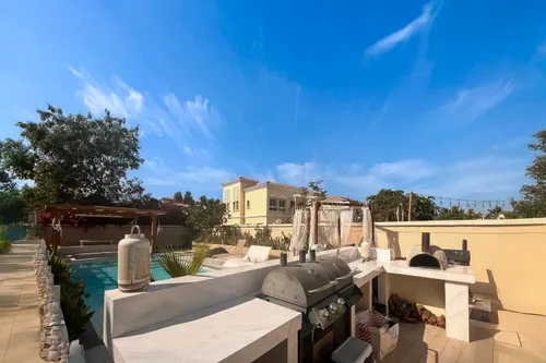 2 Bedrooms Villa in District 9J