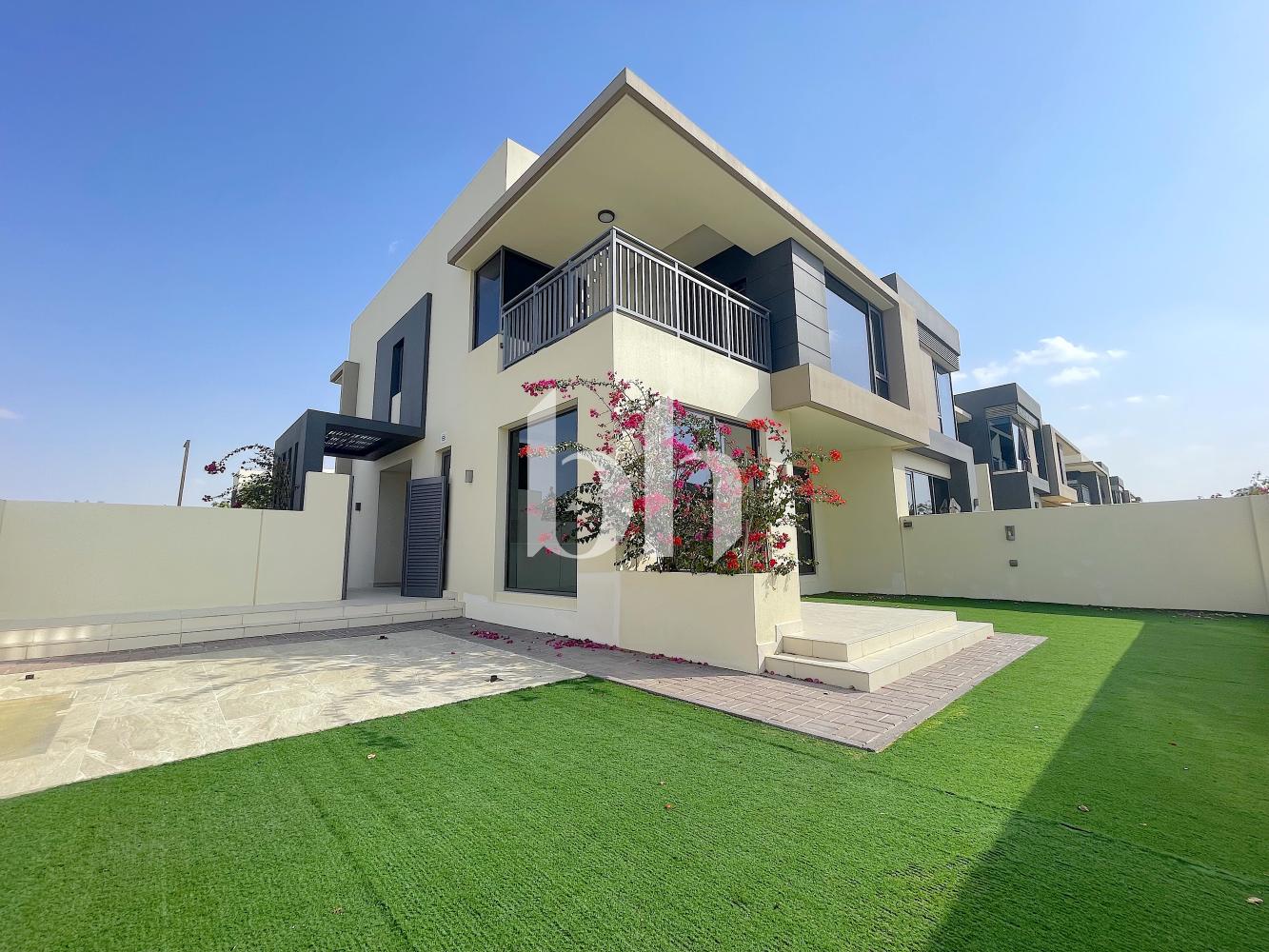 Vacant | Green Belt | Landscaped | Must See