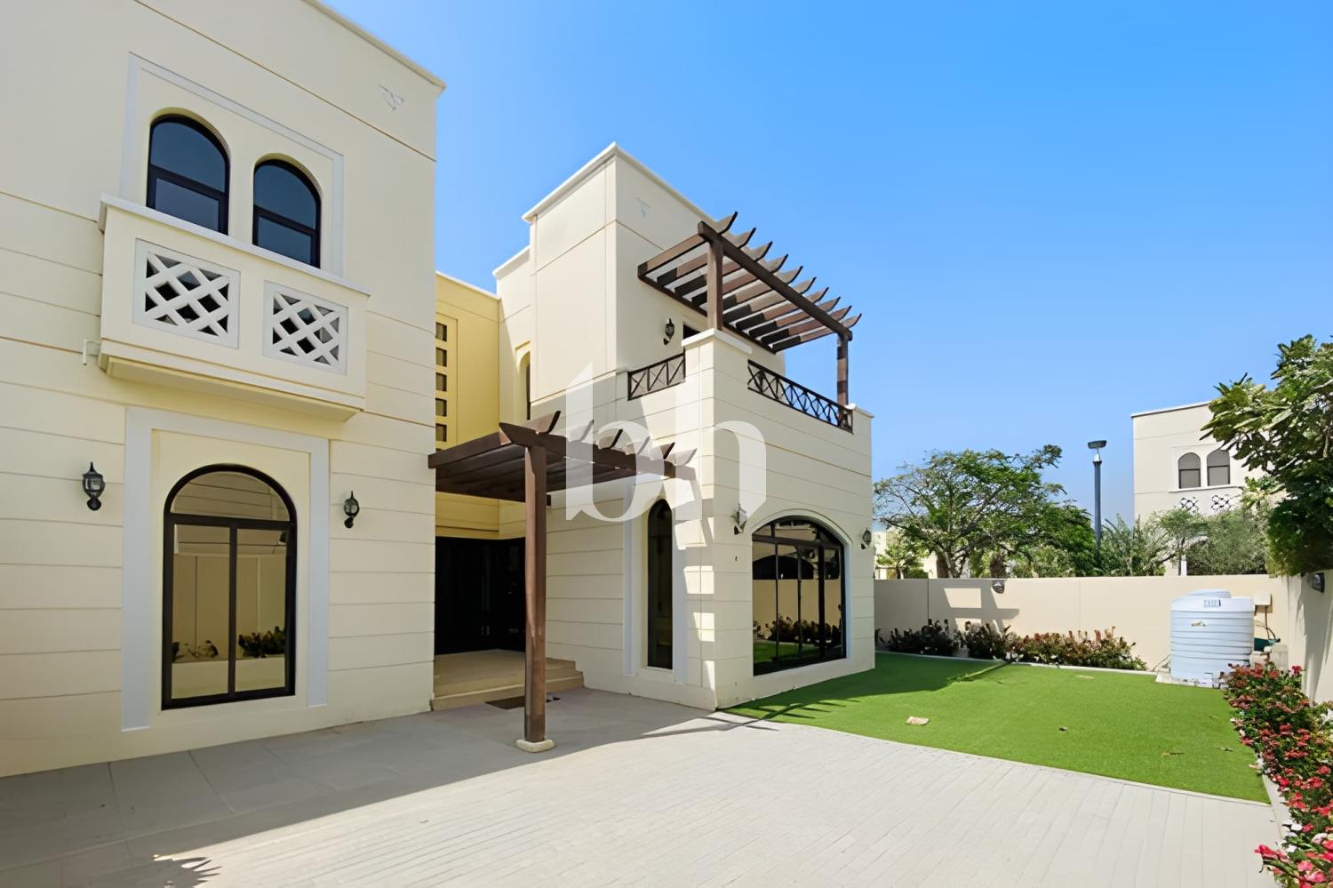 Corner Unit | Semi Detached | Closed Kitchen