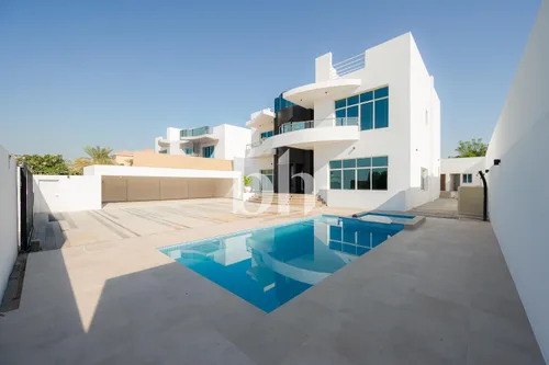 Freshly Upgraded | Huge Villa | Separate Majlis