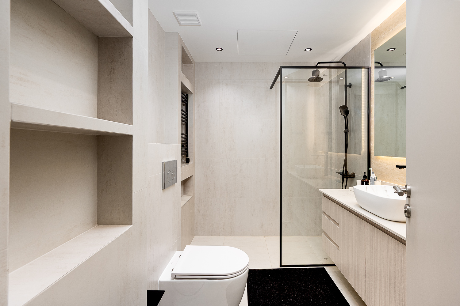 2 Bedrooms Apartment in Sky Gardens