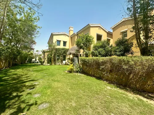 3 Bedrooms Villa in Palmera 4