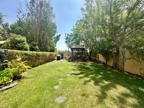 3 Bedrooms Villa in Palmera 4