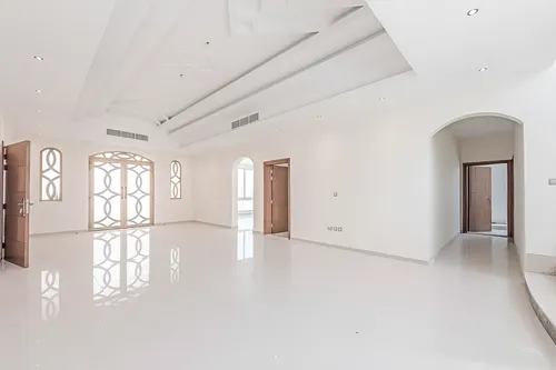 5 Bedrooms Villa in Nad Al Sheba 4
