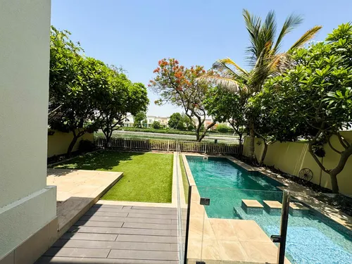 3 Bedrooms Villa in Springs 4