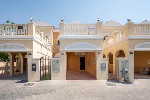 2 Bedrooms Townhouse in Mediterranean Townhouse