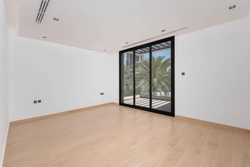 3 Bedrooms Villa in Grand Glow