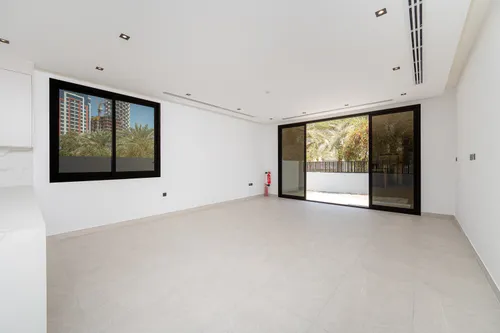 3 Bedrooms Villa in Grand Glow
