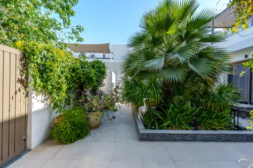 4 Bedrooms Villa in Redwoods