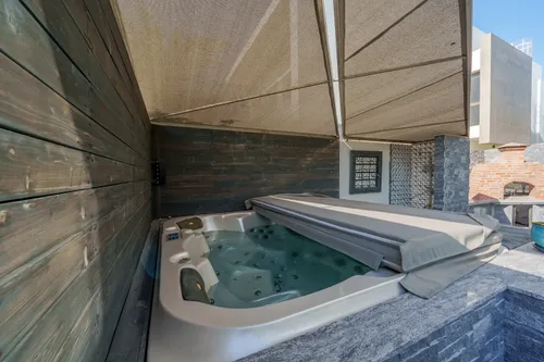 4 Bedrooms Villa in Redwoods