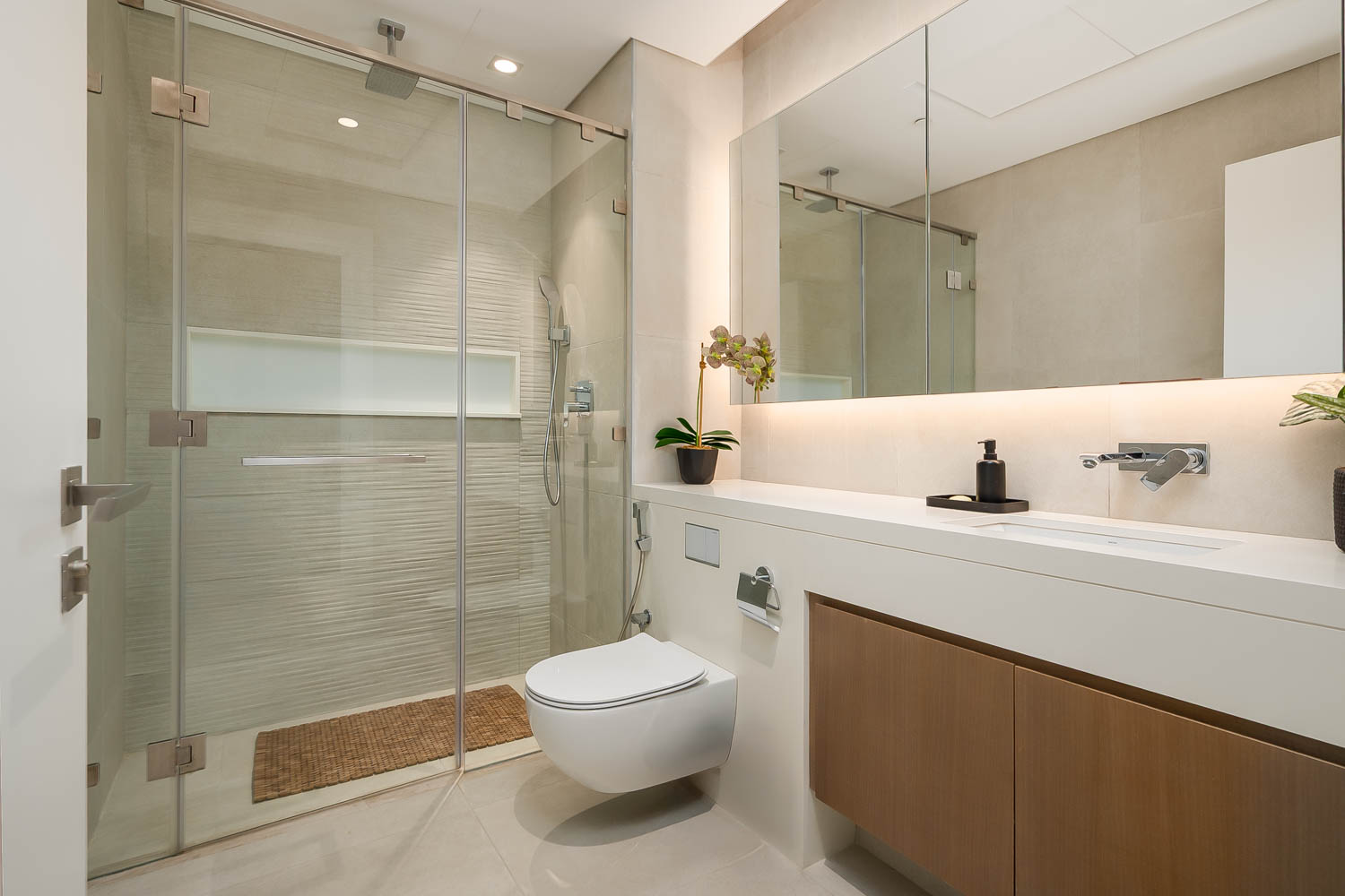 3 Bedrooms Apartment in Serenia Residences East