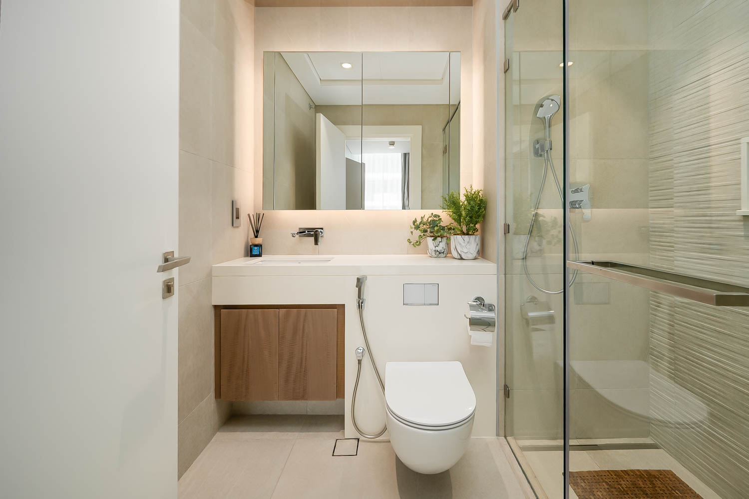 3 Bedrooms Apartment in Serenia Residences East