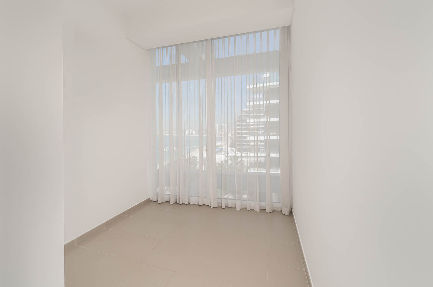 3 Bedrooms Apartment in Serenia Residences East
