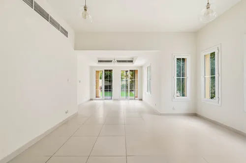 3 Bedrooms Townhouse in Springs 5