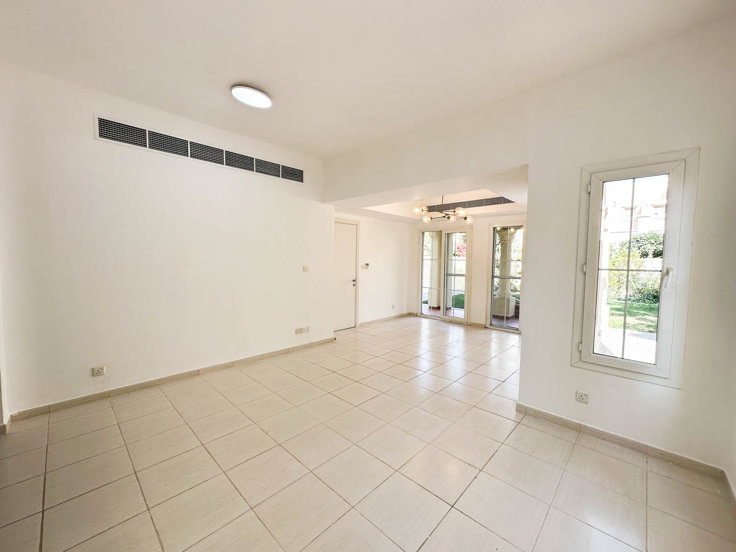 3 Bedrooms Townhouse in Springs 5