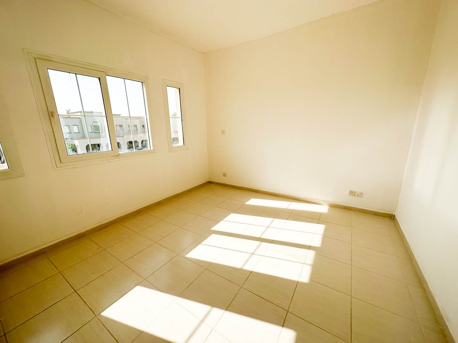 3 Bedrooms Townhouse in Springs 5