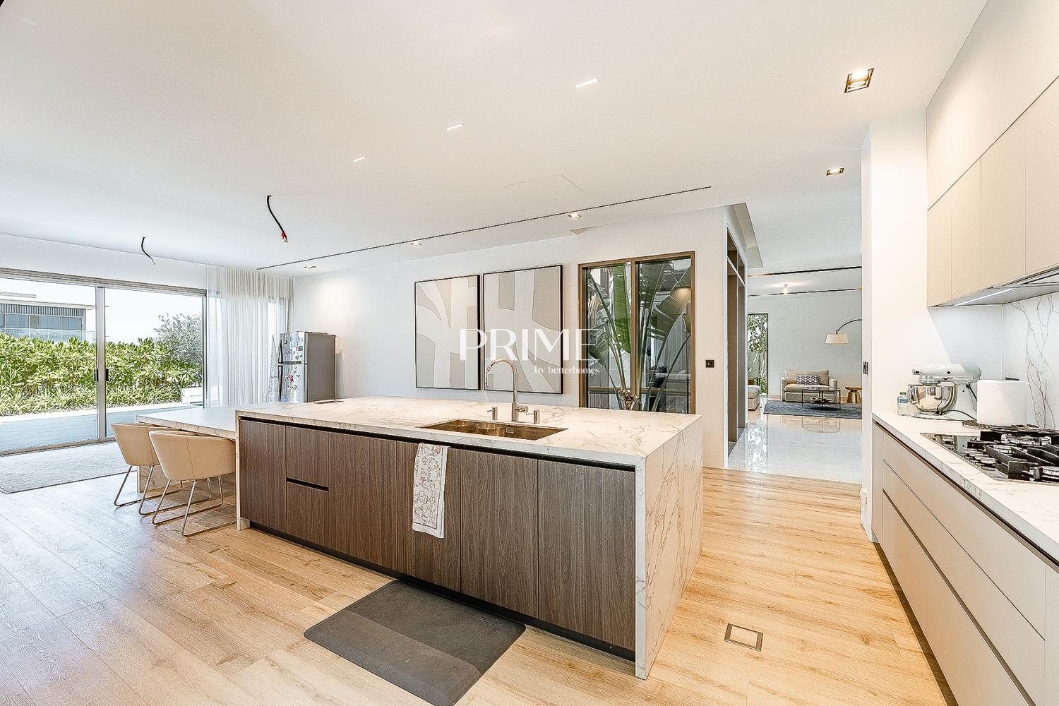 4 Bedrooms Villa in Golf Place 1
