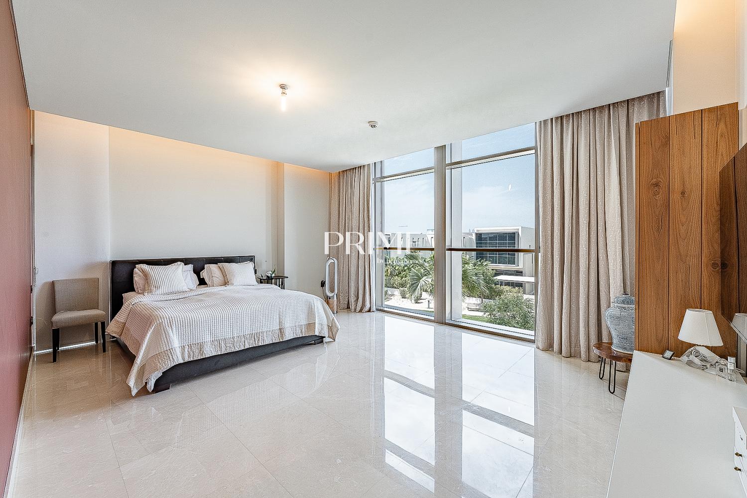 4 Bedrooms Villa in Golf Place 1