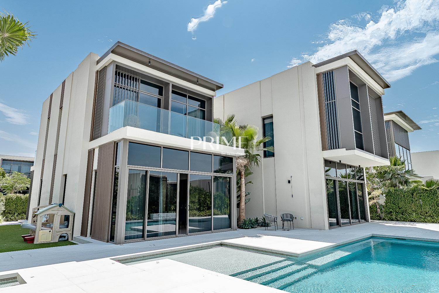 4 Bedrooms Villa in Golf Place 1