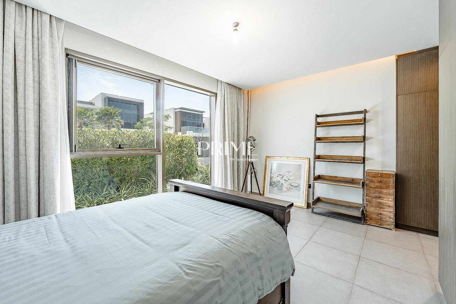 4 Bedrooms Villa in Golf Place 1