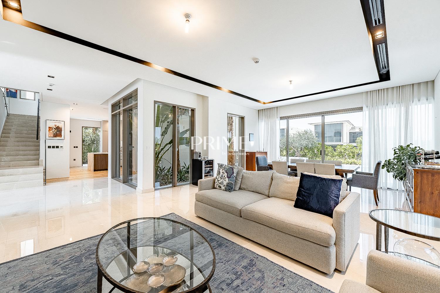 4 Bedrooms Villa in Golf Place 1