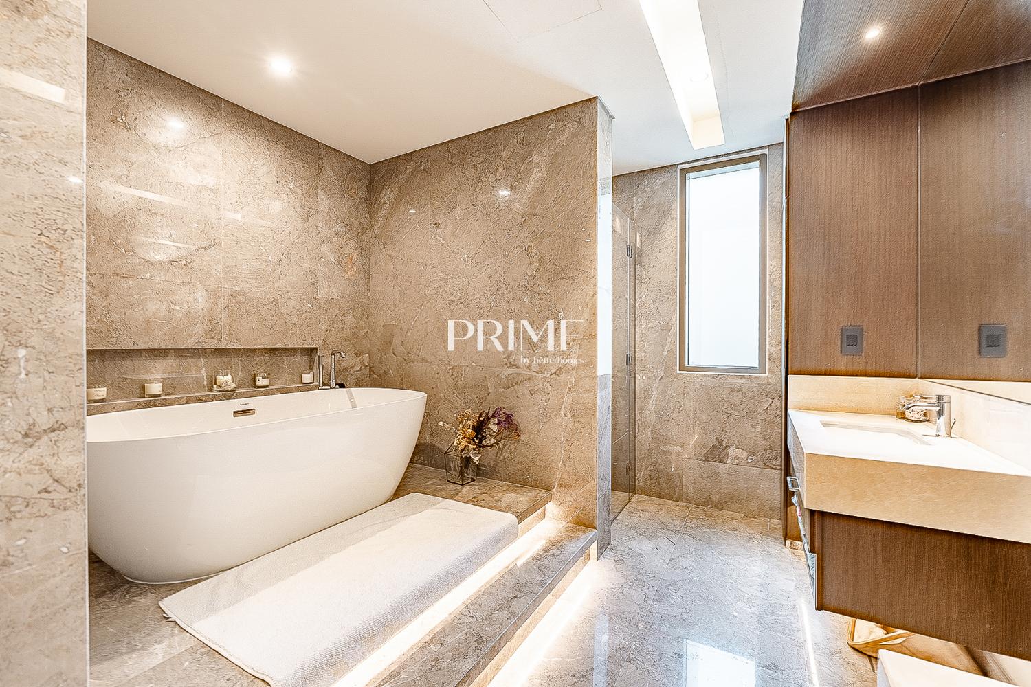 4 Bedrooms Villa in Golf Place 1