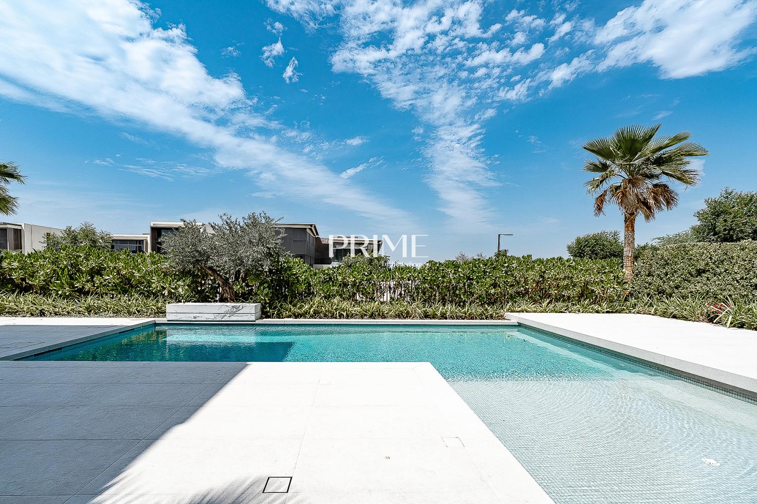 4 Bedrooms Villa in Golf Place 1