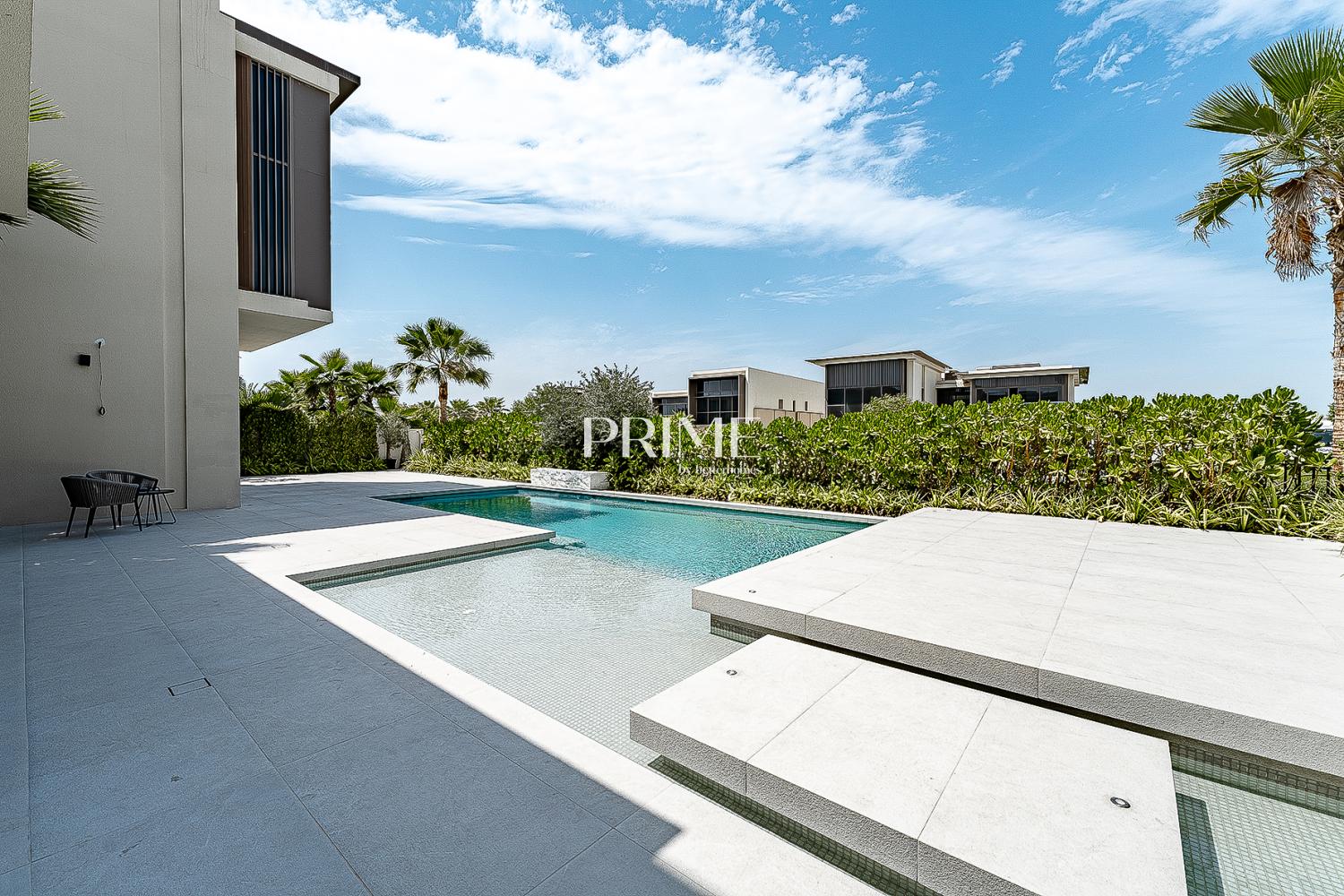 4 Bedrooms Villa in Golf Place 1