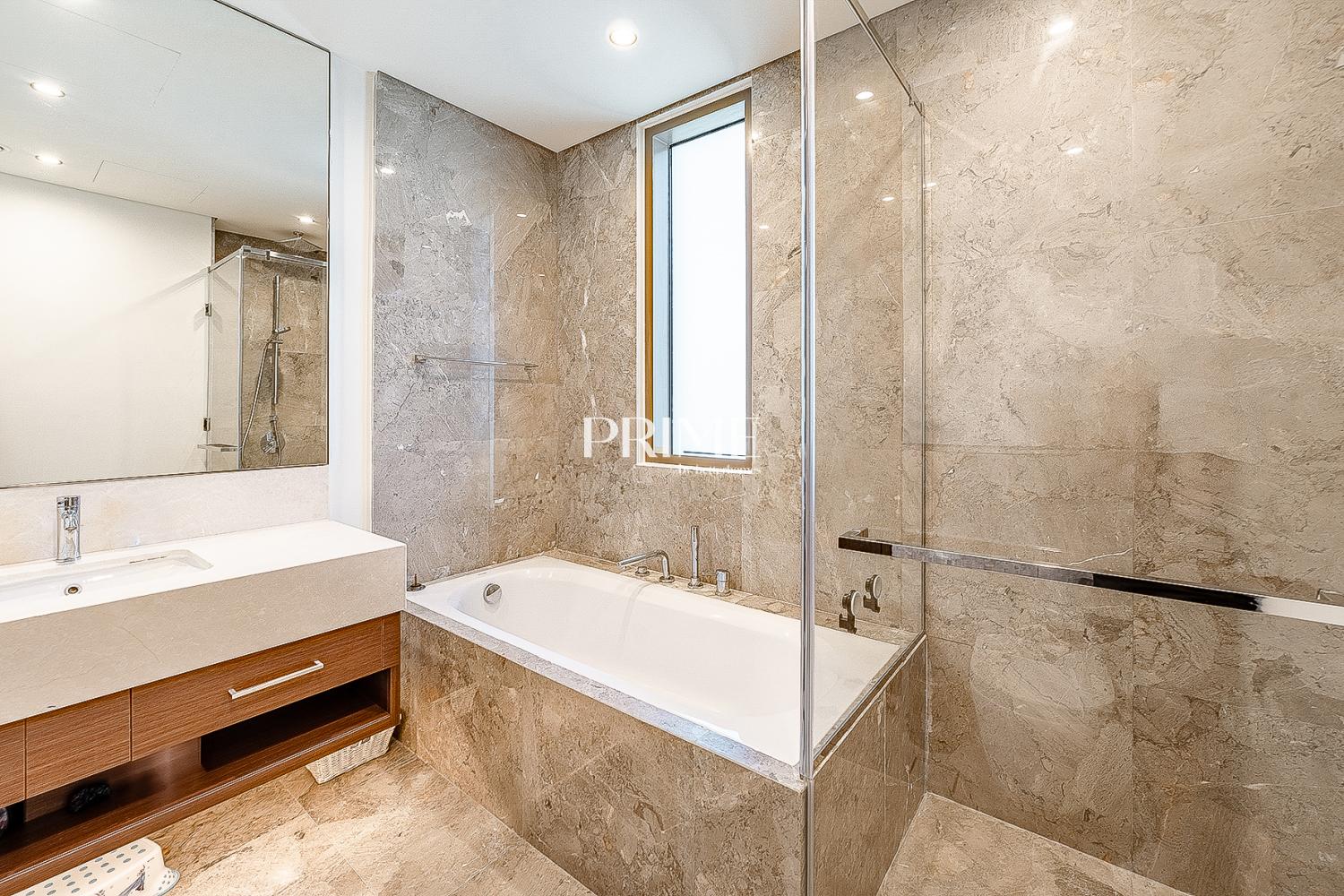 4 Bedrooms Villa in Golf Place 1