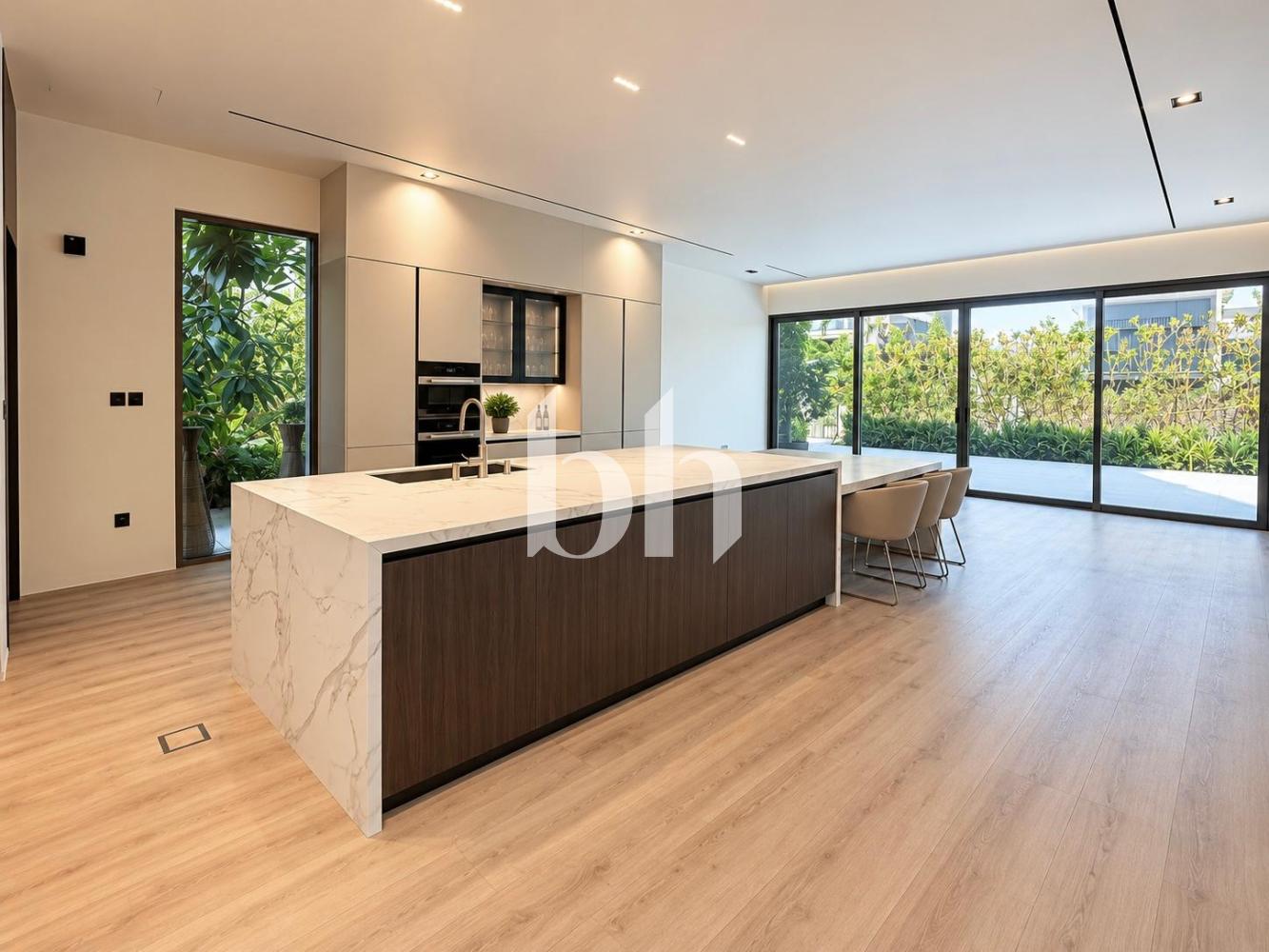 4 Bedrooms Villa in Golf Place 1