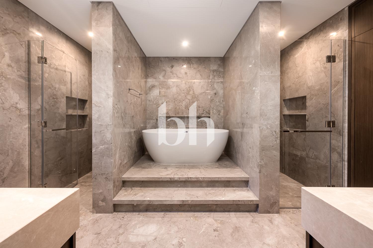 4 Bedrooms Villa in Golf Place 1
