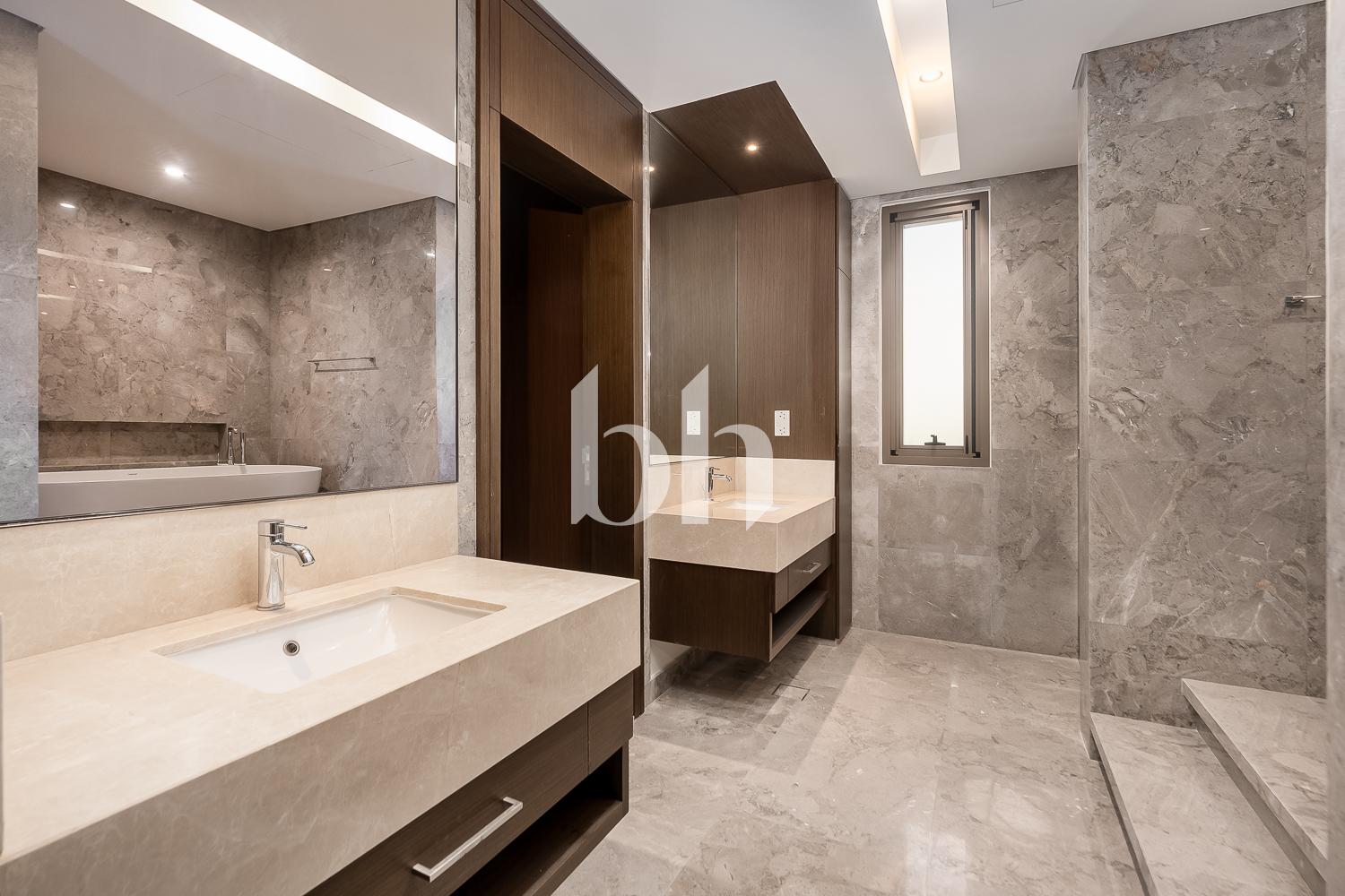 4 Bedrooms Villa in Golf Place 1