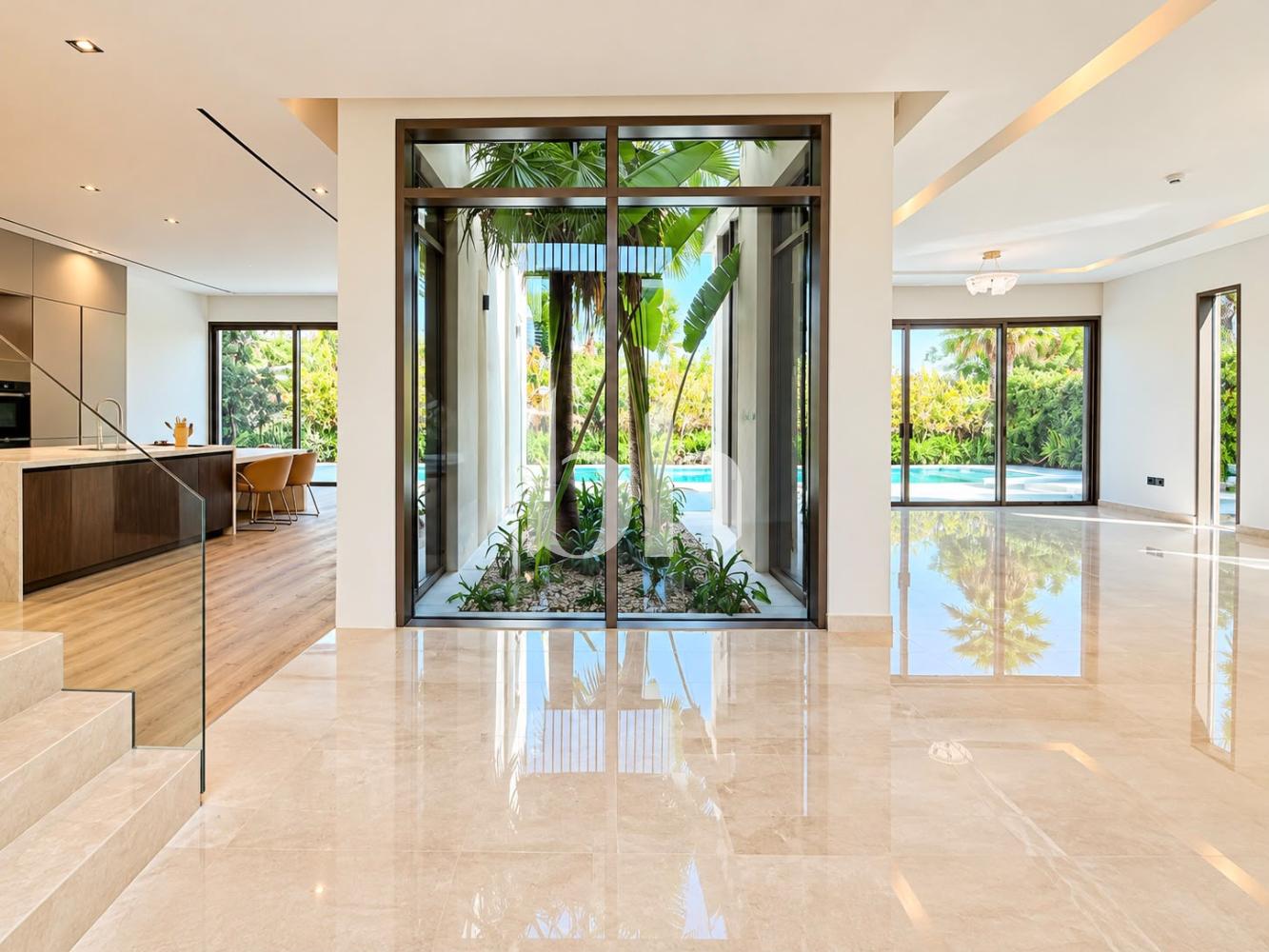 4 Bedrooms Villa in Golf Place 1